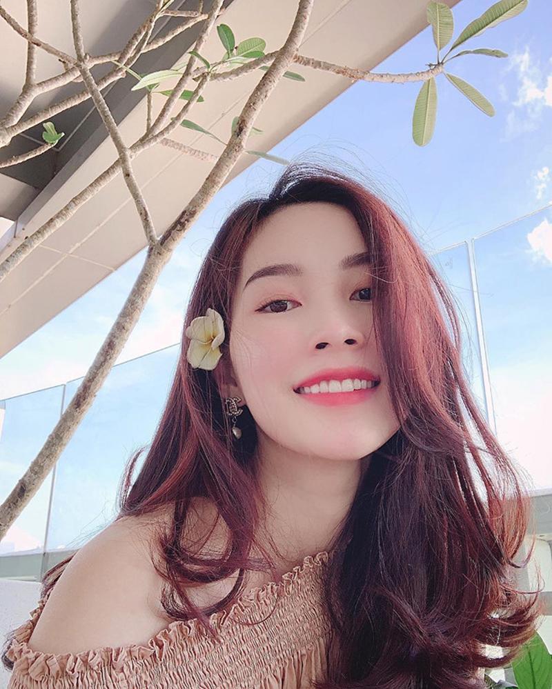 Hoa hậu Việt Nam 2012 Đặng Thu Thảo được rất nhiều người yêu mến không chỉ bởi vẻ đẹp thanh khiết mà còn bởi lối cư xử tinh tế và chăm chỉ tham gia các hoạt động từ thiện.
