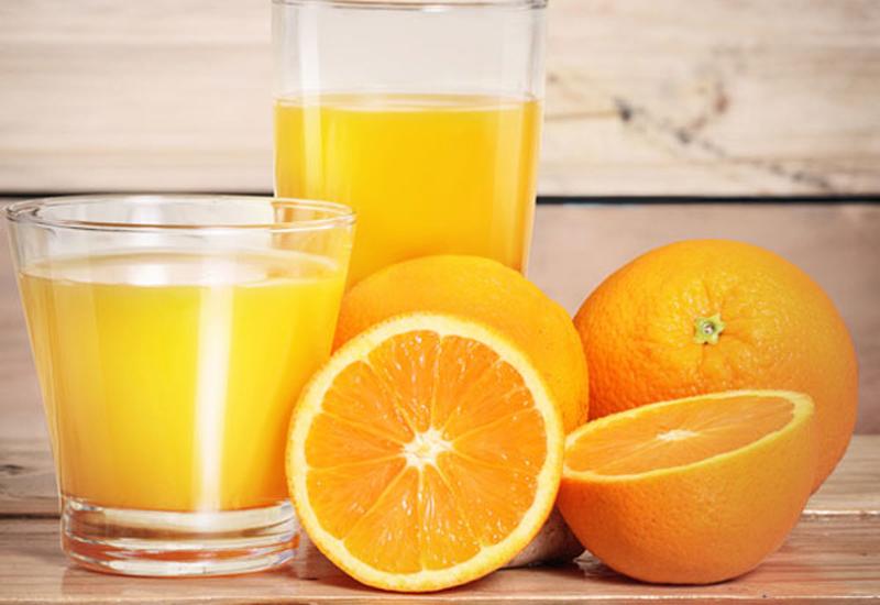 Ngoài ra, cam có chứa chất dinh dưỡng caroten, có thể chuyển đổi thành vitamin A. Vitamin A không chỉ tăng cường khả năng miễn dịch của cơ thể mà còn hỗ trợ bảo vệ thị lực của trẻ.
