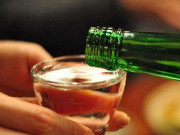 Sức khỏe - Chủ quán pha Viagra vào rượu bán, khách cấp cứu vì 'cậu nhỏ không ngủ'