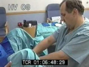 Bà bầu - Đưa vợ chữa vô sinh, 35 năm chồng mới biết bác sĩ lén cho tinh trùng vào buồng trứng vợ