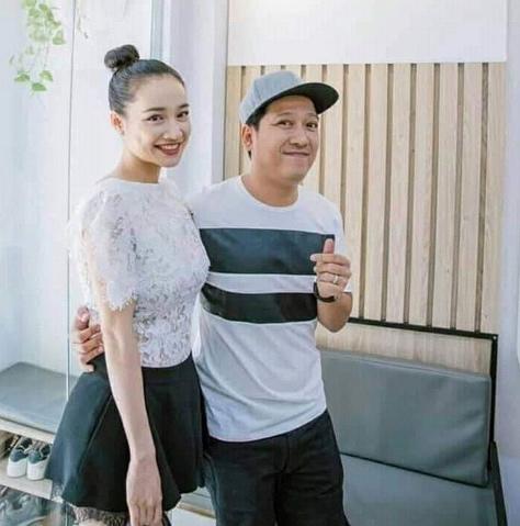 Nhã Phương khoe ảnh bụng trần 4 tháng sau sinh, dân mạng giật mình soi amp;#34;bụng bà đẻamp;#34; - 4