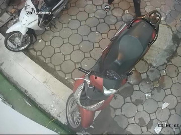 Màn bẻ khóa trộm SH nhanh như chớp giữa phố Hà Nội