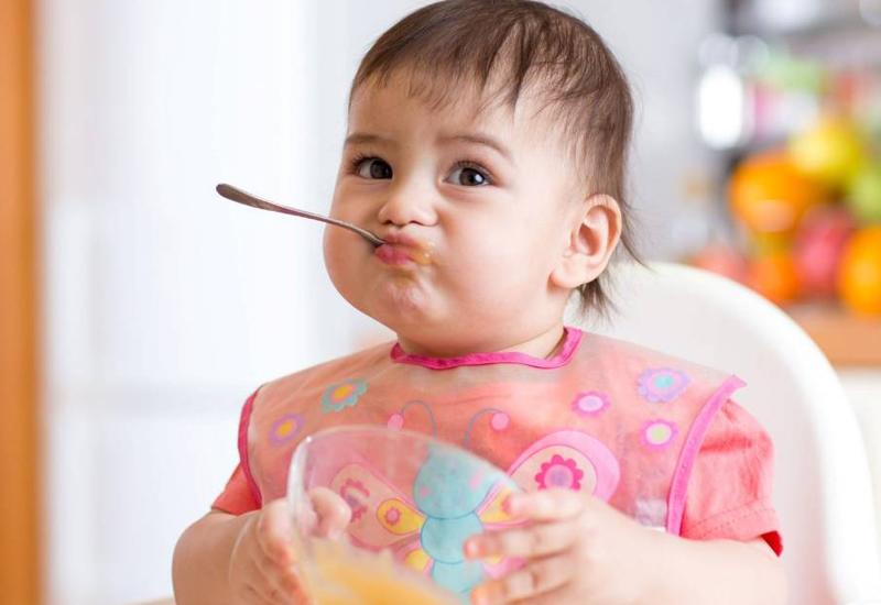 Ngoài ra, bé ăn dặm sớm cũng tăng nguy cơ mắc bệnh vì thiếu các yếu tố miễn dịch có trong sữa mẹ.
