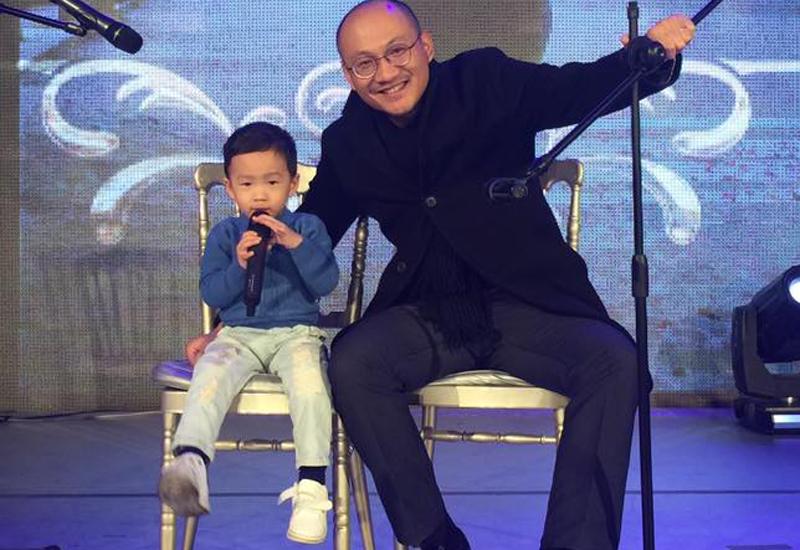 Phan Đăng cũng từng đưa con trai tham dự một chương trình cuối năm.
