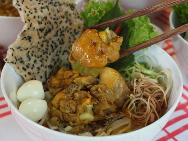 Cách nấu mì Quảng gà ngon ngất ngây, ai ăn cũng phải mê