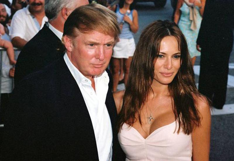 Năm 1998, bà Melania gặp ông Trump tại một bữa tiệc và 7 năm sau thì chính thức kết hôn. Đệ nhất Phu nhân Mỹ thừa nhận rằng đã gặp chồng rất đúng lúc, bởi khi ấy bà vô cùng khánh kiệt và túng quẫn.
