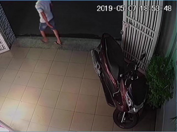 Thanh niên liều lĩnh trộm xe PCX ngay trước cửa nhà dân