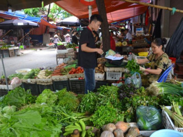 Giá điện, xăng cùng tăng: Người Sài Gòn lao đao thời 'bão giá', tìm đủ mọi cách tiết kiệm