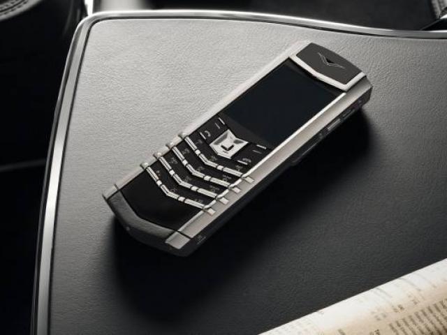 Cận cảnh quy trình sản xuất ra một chiếc điện thoại xa xỉ của Vertu