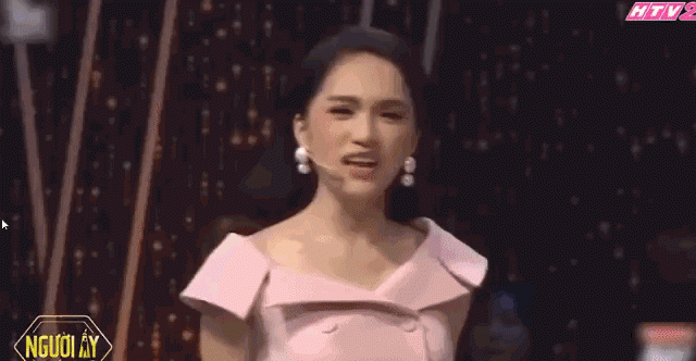 nhin thay dung cu "bao dam", hoa hau huong giang lien tuc thet len: em so lam! - 5