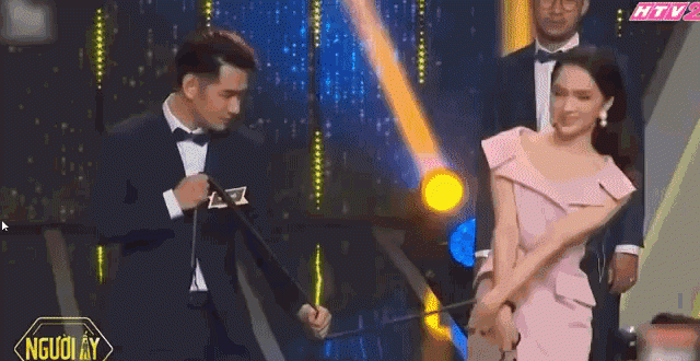 nhin thay dung cu "bao dam", hoa hau huong giang lien tuc thet len: em so lam! - 7