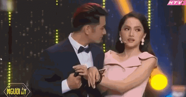 nhin thay dung cu "bao dam", hoa hau huong giang lien tuc thet len: em so lam! - 11
