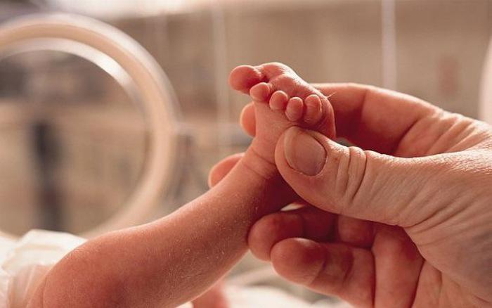 Bác sĩ phụ sản tiết lộ dấu hiệu sinh non mẹ bầu cần biết - 3