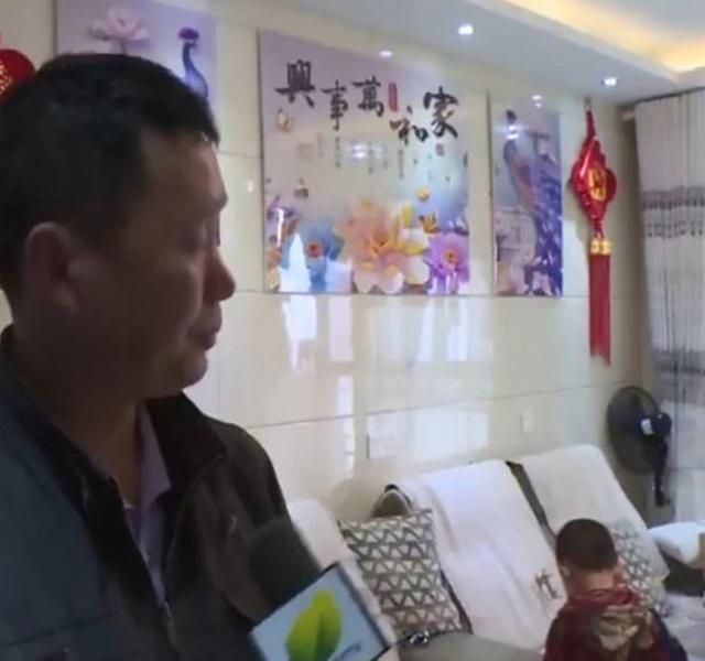 ong de chau o nha mot minh, be trai cheo leo ngoai cua so tang 13 cao 39m - 3