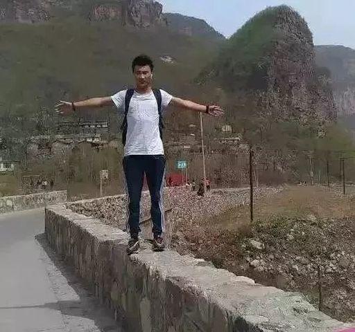 Chàng trai 21 tuổi ngừng thở trong vòng tay cha sau khi bị chó cắn vì bỏ qua 1 việc - 1