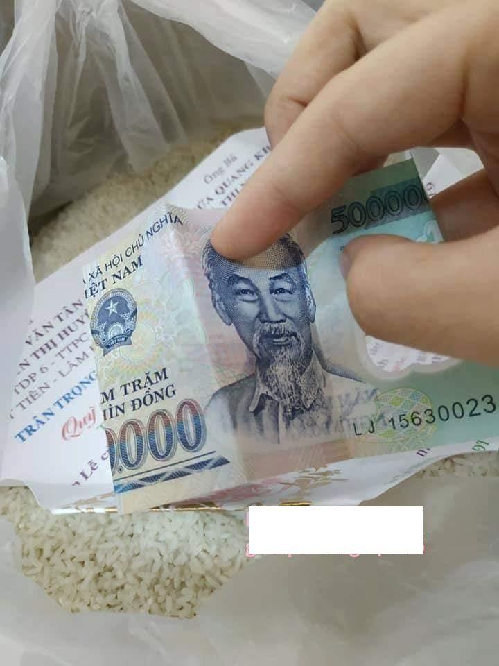 Có con gái đi học xa nhà, cách gửi tiền của bà mẹ khiến ai cũng nể phục - 3