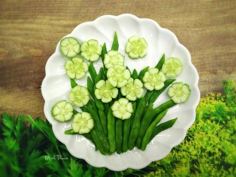 Và cũng nhờ những bộ đĩa tông trắng, chị Minh Thuận đã trình bày rất nhiều món ăn đẹp mắt ngon miệng, nổi tiếng trên mạng xã hội.
