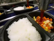 Xem ăn chơi - Quy trình sản xuất cơm hộp của người Nhật khiến bạn phải trầm trồ