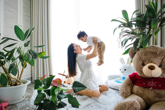 Nguyệt Ánh amp;#34;Cổng mặt trờiamp;#34; hé lộ thêm loạt ảnh amp;#34;soái caamp;#34; của con trai lai Ấn - 1