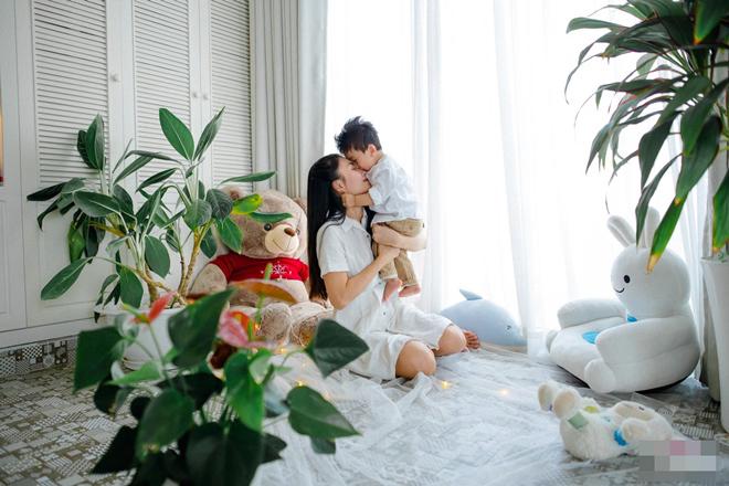 Nguyệt Ánh amp;#34;Cổng mặt trờiamp;#34; hé lộ thêm loạt ảnh amp;#34;soái caamp;#34; của con trai lai Ấn - 5