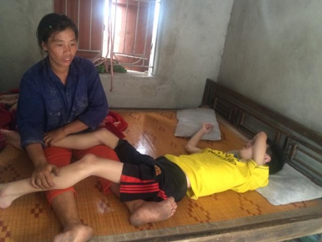 2 con trai đang khỏe mạnh bỗng hóa tượng, người mẹ nói một câu khiến bao người bật khóc