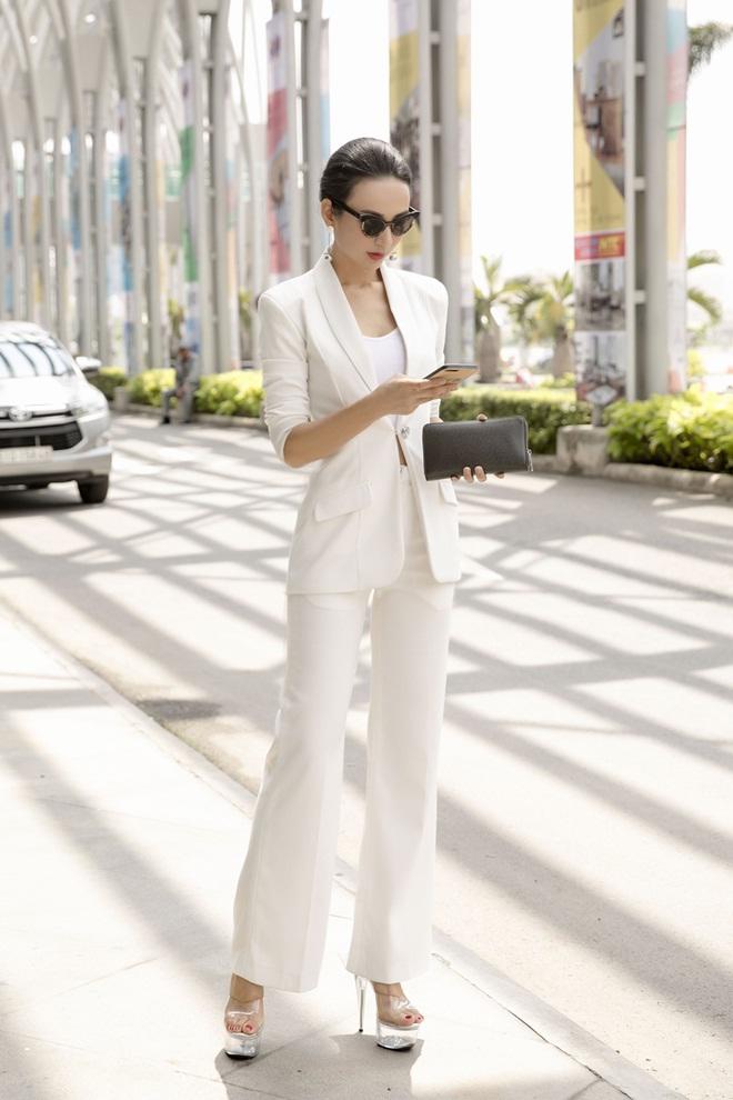 Bận bịu tối mắt nhưng Hoa hậu Ngọc Diễm vẫn khí chất ngời ngời - 1