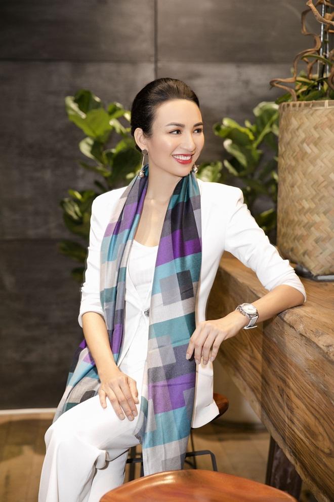 Bận bịu tối mắt nhưng Hoa hậu Ngọc Diễm vẫn khí chất ngời ngời - 4
