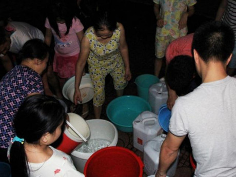 Hà Nội: Mất nước đúng đợt nóng nực, hàng trăm hộ dân ở chung cư cao cấp khốn khổ