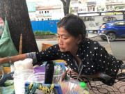 Tin tức - Cô giáo nghỉ dạy bán hàng rong nuôi 17 đứa em và câu chuyện gần 40 năm ngồi vỉa hè