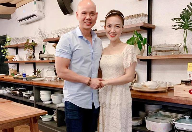 Thái Bích Ngọc từng thổ lộ với báo chí, Phan Đinh Tùng là người chồng, người cha mà cô "không chê vào đâu được".
