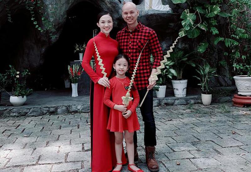 Có thể nói gia đình Phan Đinh Tùng là một trong số ít gia đình nghệ sĩ Việt hạnh phúc, biết dung hòa mọi thứ, chuyện vợ chồng - con cái sau nhiều năm chung sống.
