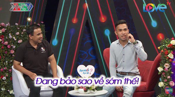 "ran ran" ban muon hen ho: doi chia tien 3 bat pho, chang va nang cai nhau suot 20 phut - 1