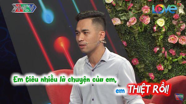 "ran ran" ban muon hen ho: doi chia tien 3 bat pho, chang va nang cai nhau suot 20 phut - 3