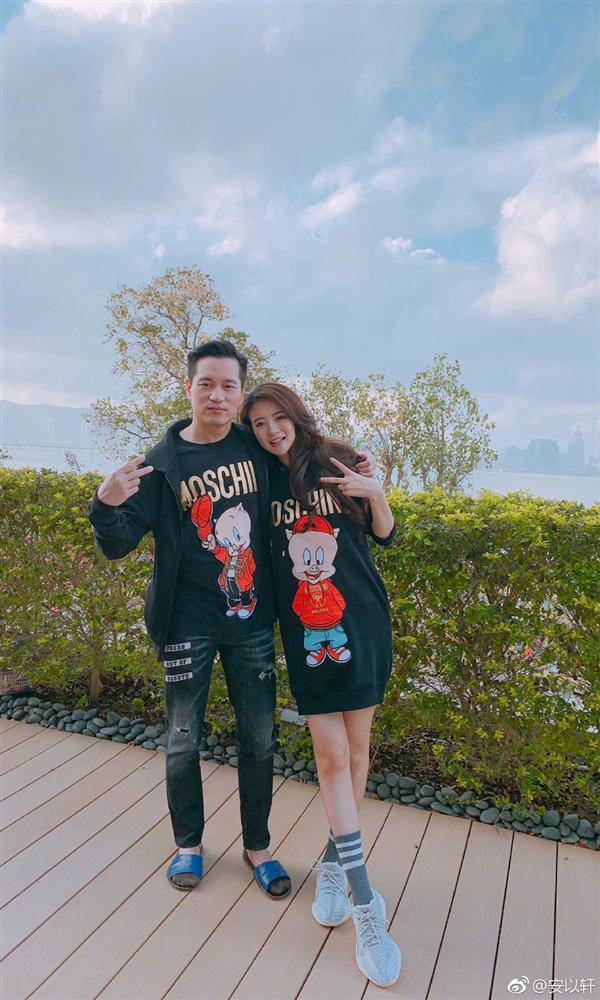 Ngôi sao 24/7: amp;#34;Gái một conamp;#34; khoe ngực tại Cannes nhưng phản ứng của phóng viên mới gây sốt - 11