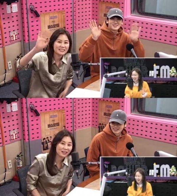 Ngôi sao 24/7: amp;#34;Gái một conamp;#34; khoe ngực tại Cannes nhưng phản ứng của phóng viên mới gây sốt - 8