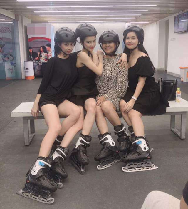 Nhã Phương để lộ đôi chân gầy teo đến mức đáng ngại khi trượt băng, là thật hay photoshop? 2