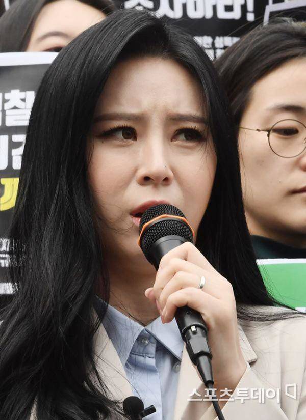 10 năm sau khi cô gái này tự tử vì bị cưỡng hiếp 100 lần, bạn trai mới lên tiếng - 5