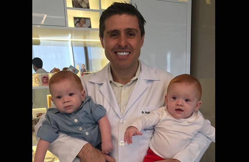 Bác sĩ Rodrigo da Rosa Filho là một bác sĩ sản khoa nổi tiếng tại Sao Paulo, Brazil. Bác sĩ Rodrigo được nhiều người biết đến khi liên tục chia sẻ những hình ảnh siêu âm hoặc em bé khi chào đời. 
