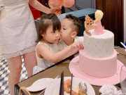 Làm mẹ - Dân mạng ngỡ ngàng vì con trai Ly Kute giờ quá lớn lại còn biết hôn bạn nữ