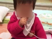 Làm mẹ - Quên rút sạc điện thoại khỏi ổ cắm, bà mẹ ngất lịm nhìn thảm cảnh xảy đến với con gái