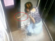 Clip Eva - Mải dùng điện thoại, mẹ bất cẩn để con bị kẹt tay vào cửa thang máy