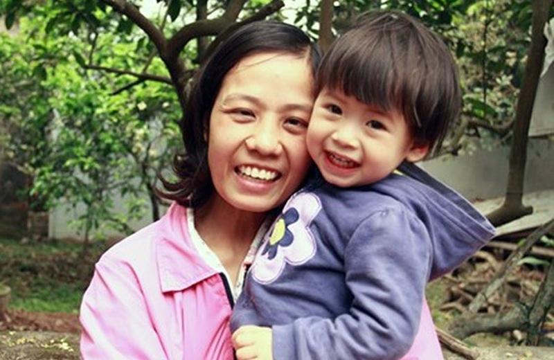 Chị Nguyễn Thị Yên trú tại Đông Lao, Đông La, Hoài Đức, Hà Nội phát hiện bị ung thư vòm họng khi đnag mang thai ở tháng thứ 5.
