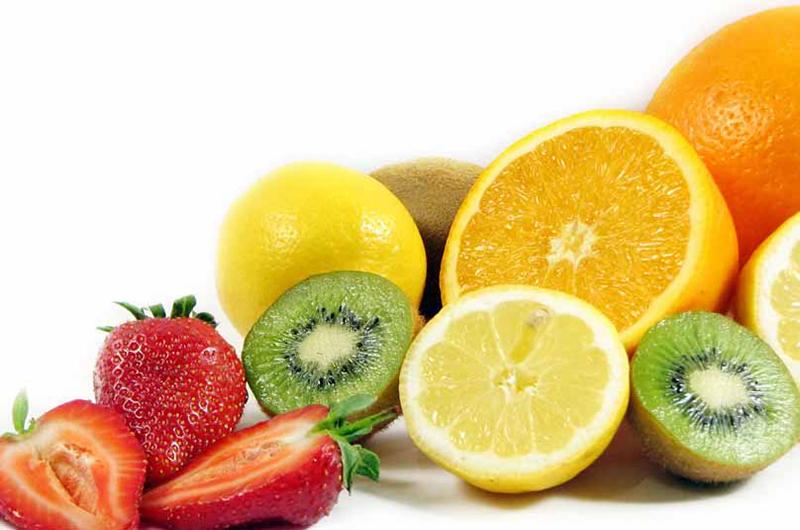 Đu đủ, dâu, cam quýt, cam, kiwi, xoài, hạnh nhân, hồng và dưa hấu. Những loại trái cây này rất giàu vitamin A, C và E.
