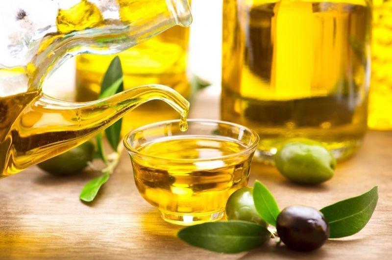 Các loại dầu ăn tốt nhất là dầu ngô, dầu mè, dầu ô liu,... Tốt hơn là trộn dầu thực vật và dầu động vật theo tỷ lệ 1: 0,5 đến 1:1. 
