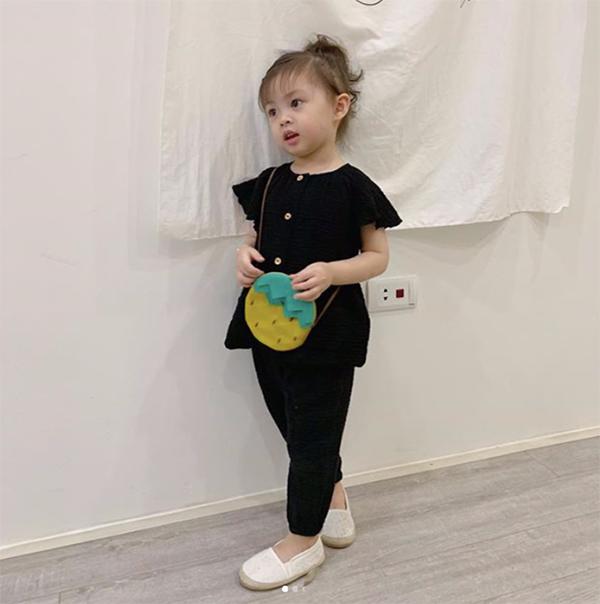 Nói chẳng ngoa, các cô chú cũng phải xách dép chạy theo phong cách của 5 nhóc tì này - 16