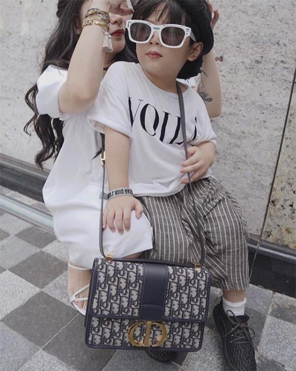 Nói chẳng ngoa, các cô chú cũng phải xách dép chạy theo phong cách của 5 nhóc tì này - 3