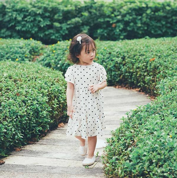 Nói chẳng ngoa, các cô chú cũng phải xách dép chạy theo phong cách của 5 nhóc tì này - 13