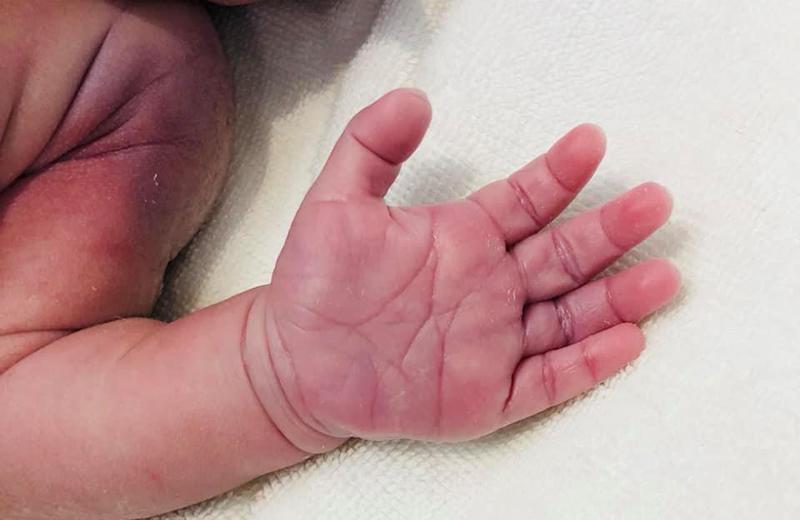 Em bé thứ 3 được Hải Băng đặt tên gọi ở nhà là KiO. Do chào đời sớm hơn ngày dự sinh nên sau khi chào đời, bé được đưa vào phòng chăm sóc đặc biệt. 
