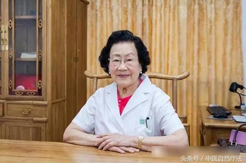 Bác sĩ Chen cho biết cha mẹ bà sống chưa qua 60 tuổi. Bà là người duy nhất trong gia đình sống tới 98 tuổi. Vì vậy, sống thọ hay không, không do di truyền. Tất cả chỉ nhờ những nguyên tắc sống mà bà Chen luôn tuân thủ.
