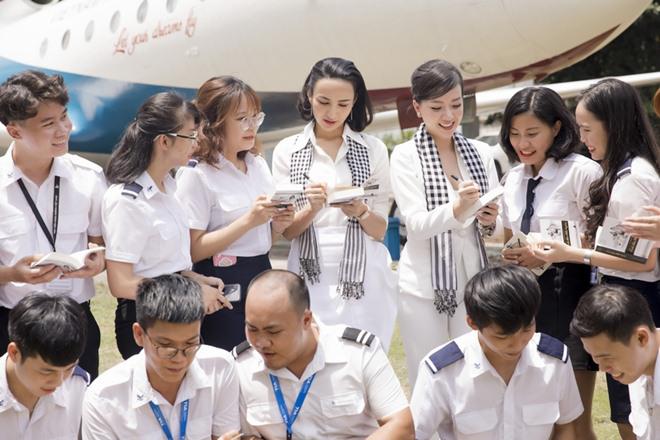 Hoa hậu Ngọc Diễm tiết lộ từng là mọt sách ở thư viện thời đại học - 4